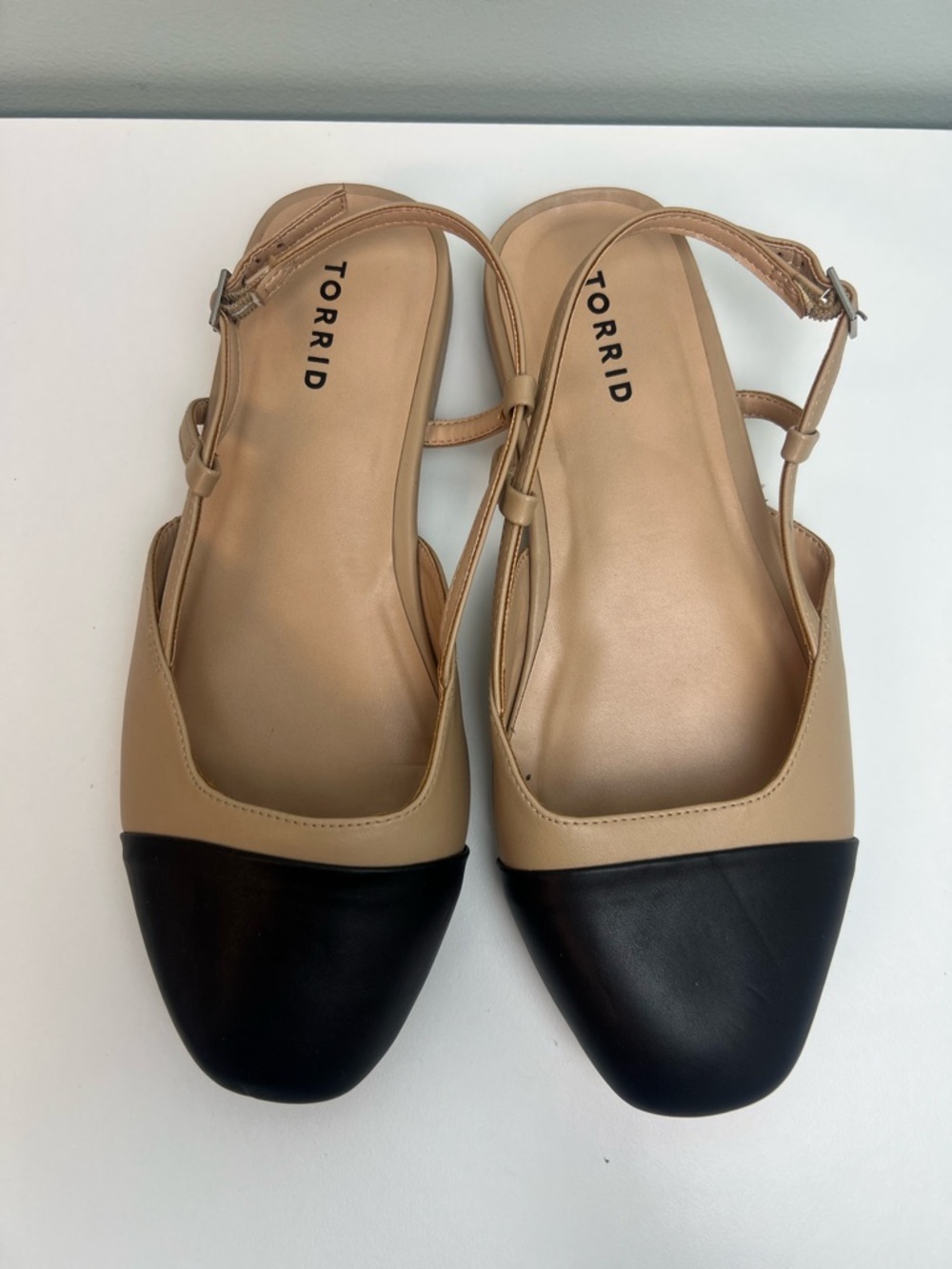 Torrid Womens Cap Toe Black Tan Slingback Closed Toe Flats Size 9 WW Wide - Picture 2 of 7